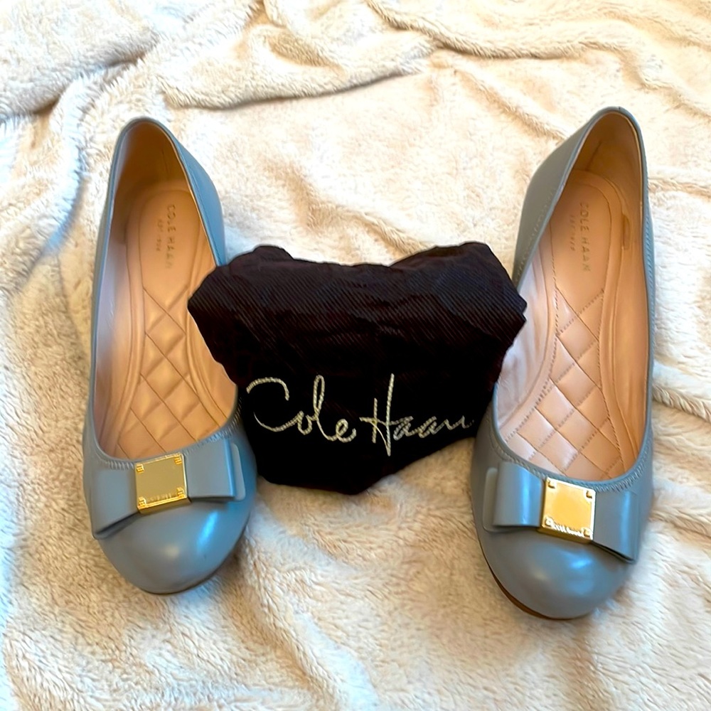 Cole Haan ladies shoe . Gently worn , light gray size 8.5